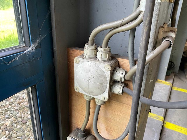 Werktafel met bankschroef (2x) - afbeelding 7 van  8