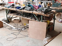 Werktafel met bankschroef, ladekast en onderplateau. afmeting 297 x 118 x 91 cm. let op: exclusief producte... - afbeelding 2 van  2