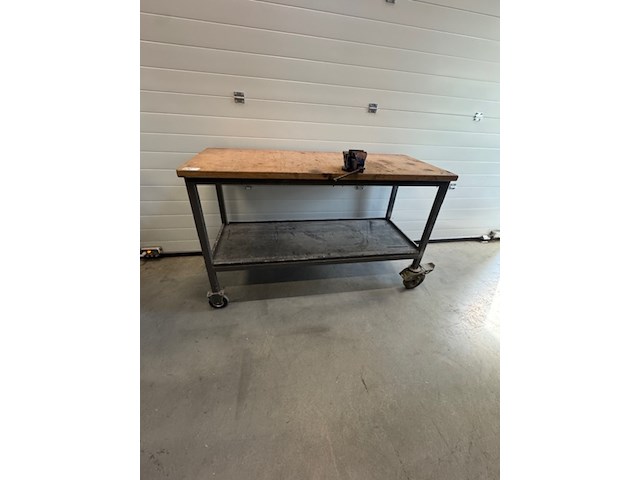 Werktafel met bankschroef , verrijdbaar - afbeelding 1 van  6