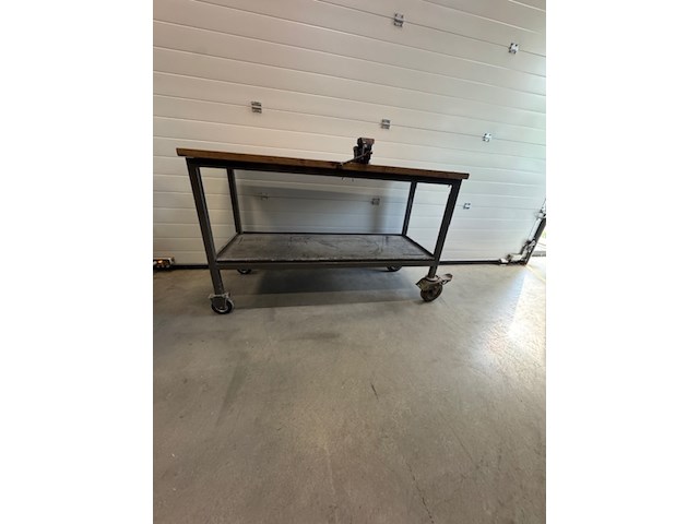 Werktafel met bankschroef , verrijdbaar - afbeelding 2 van  6