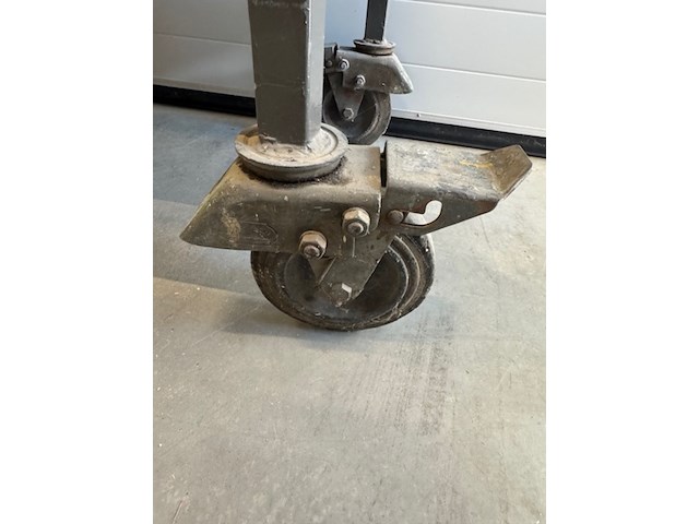 Werktafel met bankschroef , verrijdbaar - afbeelding 6 van  6