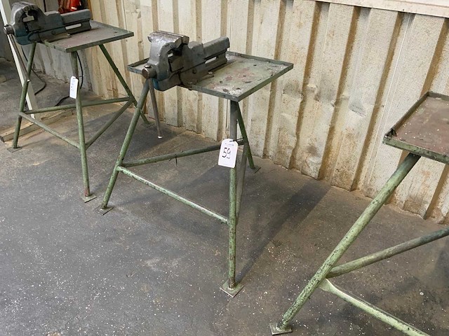 Werktafel met bankschroef - afbeelding 1 van  1