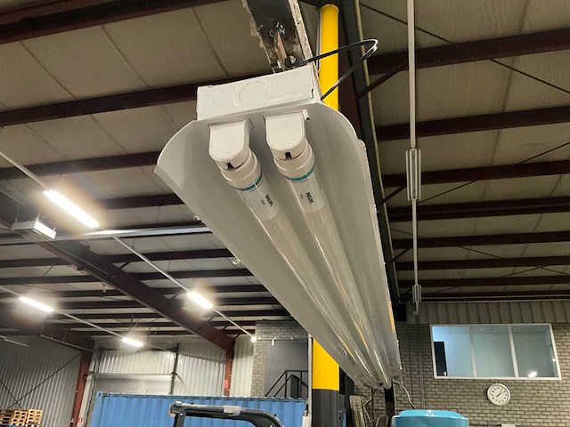 Werktafel met bankschroef - afbeelding 4 van  11