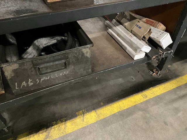 Werktafel met bankschroef - afbeelding 8 van  11