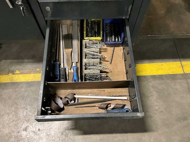 Werktafel met bankschroef - afbeelding 10 van  11