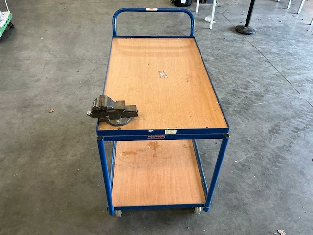 Werktafel met bankschroef - afbeelding 1 van  7