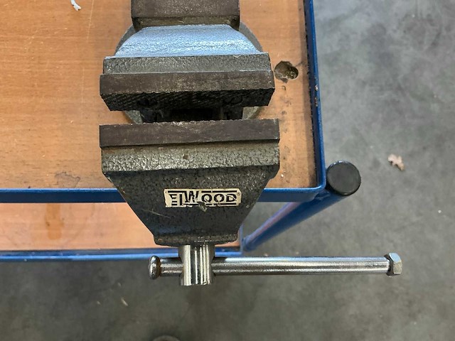 Werktafel met bankschroef - afbeelding 7 van  7