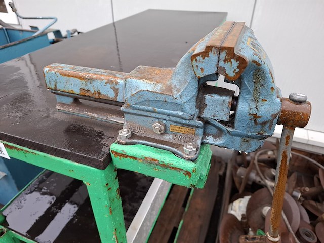 Werktafel met bankschroef - afbeelding 3 van  5