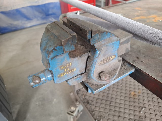 Werktafel met bankschroef - afbeelding 2 van  5