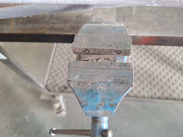 Werktafel met bankschroef - afbeelding 4 van  5