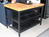 Werktafel met dik houten blad en onderschappen. afmeting 126 x 80 x 90 cm. - afbeelding 1 van  2