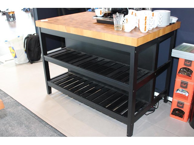 Werktafel met dik houten blad en onderschappen. afmeting 126 x 80 x 90 cm. - afbeelding 2 van  2