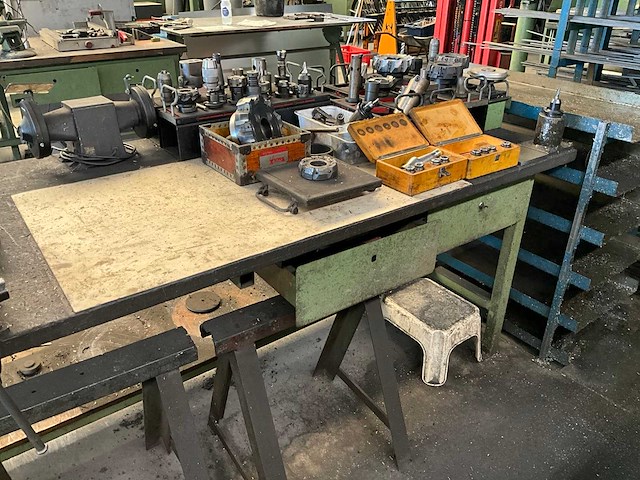 Werktafel met freestoebehoren t.b.v. kavel 4 - afbeelding 1 van  14