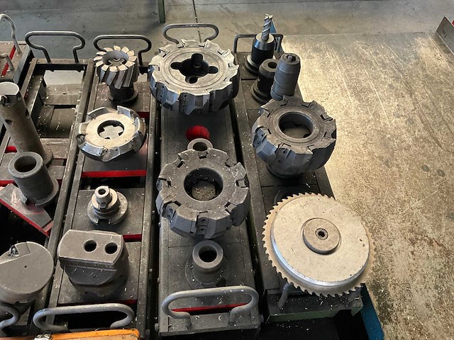 Werktafel met freestoebehoren t.b.v. kavel 4 - afbeelding 12 van  14