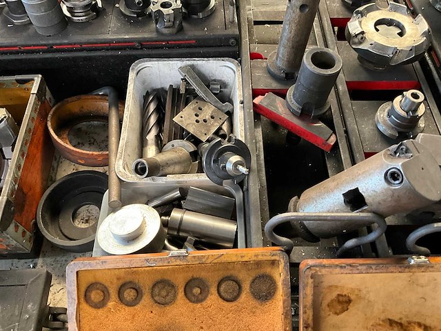 Werktafel met freestoebehoren t.b.v. kavel 4 - afbeelding 14 van  14
