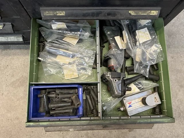 Werktafel met gereedschapskast - afbeelding 3 van  18