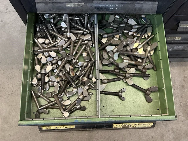 Werktafel met gereedschapskast - afbeelding 8 van  18