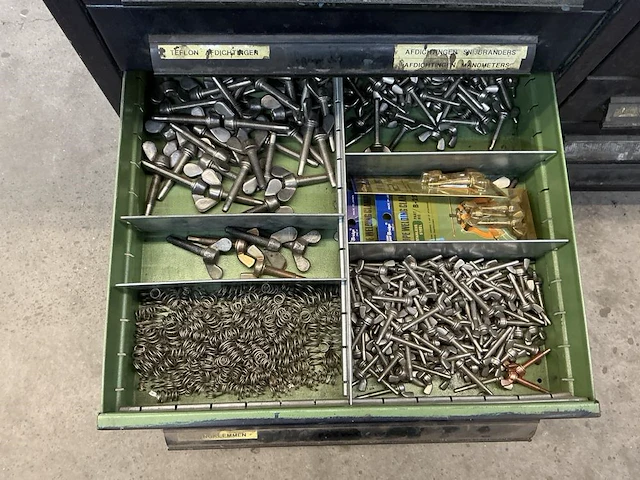 Werktafel met gereedschapskast - afbeelding 9 van  18