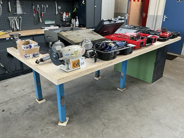 Werktafel met gereedschapskast - afbeelding 12 van  18