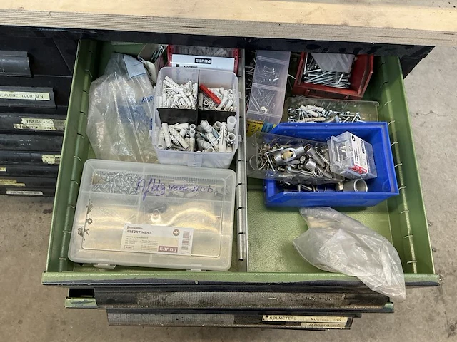 Werktafel met gereedschapskast - afbeelding 14 van  18