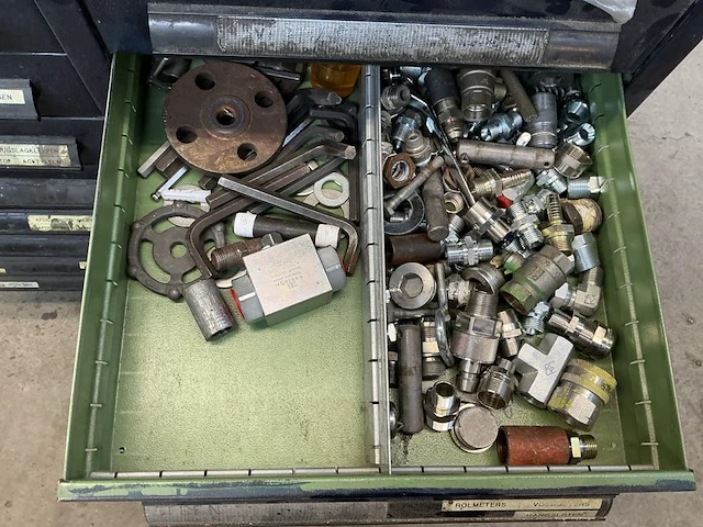 Werktafel met gereedschapskast - afbeelding 15 van  18