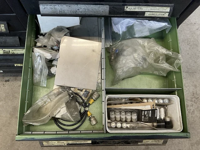 Werktafel met gereedschapskast - afbeelding 16 van  18