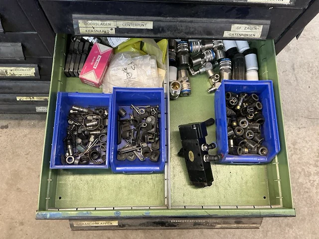 Werktafel met gereedschapskast - afbeelding 17 van  18