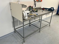 Werktafel met handgereedschap - afbeelding 2 van  10