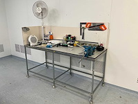 Werktafel met handgereedschap - afbeelding 1 van  10