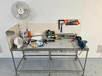 Werktafel met handgereedschap - afbeelding 3 van  10