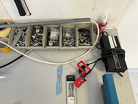 Werktafel met handgereedschap - afbeelding 8 van  10