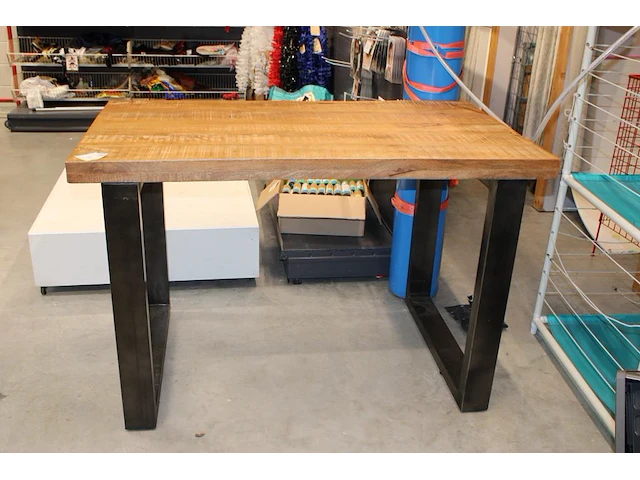 Werktafel met houten blad en metalen onderstel. afmeting 140 x 80 cm. hoogte 90 cm - afbeelding 1 van  4