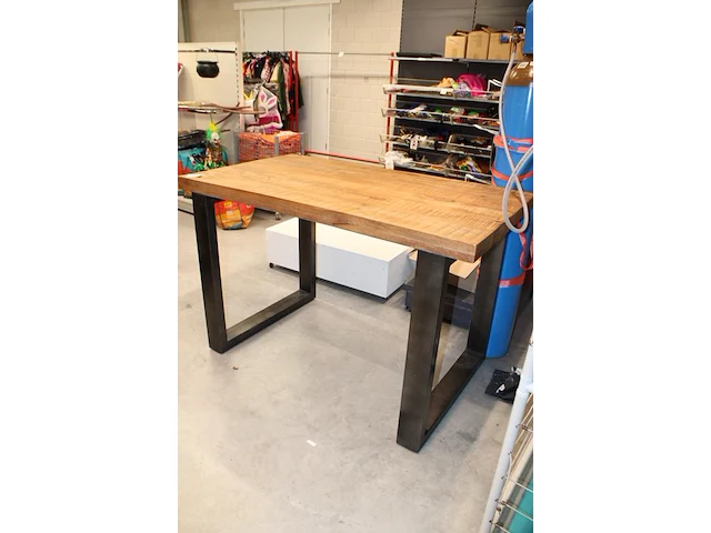 Werktafel met houten blad en metalen onderstel. afmeting 140 x 80 cm. hoogte 90 cm - afbeelding 3 van  4