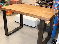 Werktafel met houten blad en metalen onderstel. afmeting 140 x 80 cm. hoogte 90 cm - afbeelding 3 van  4