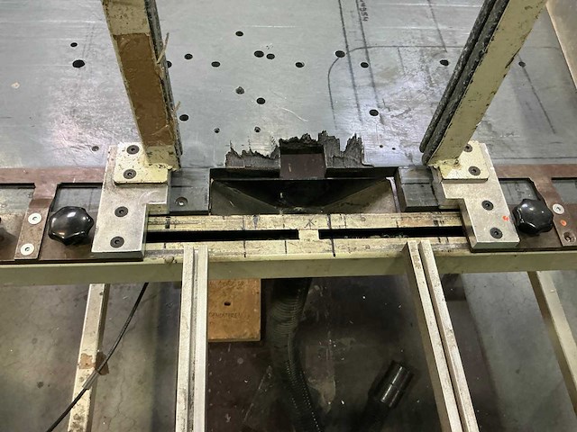 Werktafel met laserapparaat - afbeelding 2 van  11