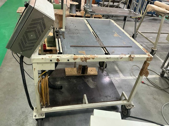 Werktafel met laserapparaat - afbeelding 4 van  11