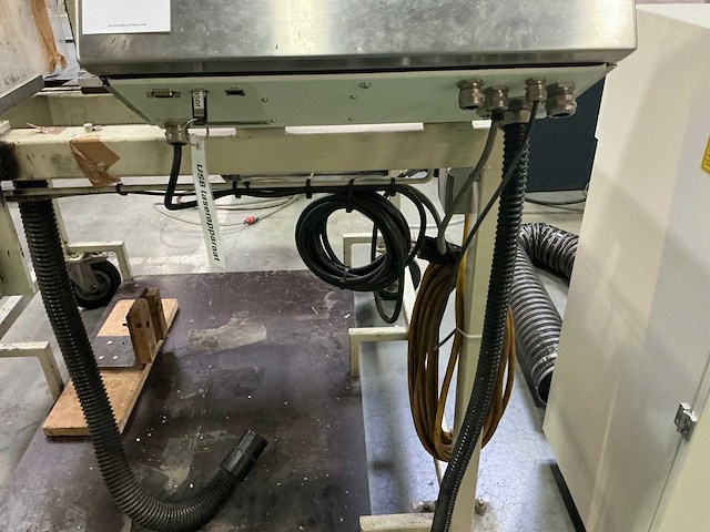 Werktafel met laserapparaat - afbeelding 8 van  11