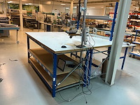 Werktafel met monitor - afbeelding 1 van  4