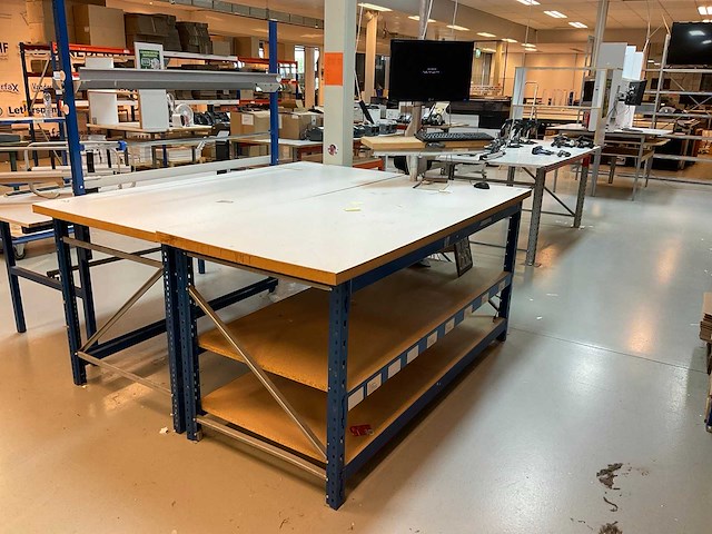 Werktafel met monitor - afbeelding 3 van  4