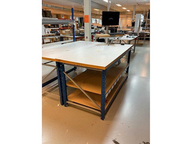 Werktafel met monitor - afbeelding 4 van  4