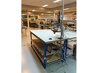 Werktafel met monitor - afbeelding 1 van  1