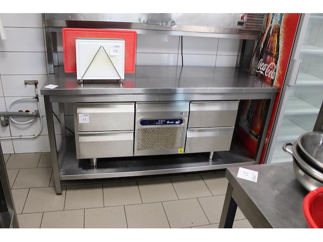 Werktafel met onderplateau, afm. 180 x 70 x 89 cm. - afbeelding 1 van  2