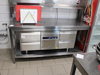 Werktafel met onderplateau, afm. 180 x 70 x 89 cm.