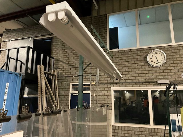 Werktafel met verlichting - afbeelding 3 van  5