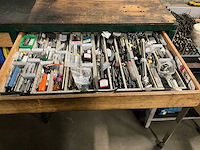 Werktafel met verlichting - afbeelding 2 van  17