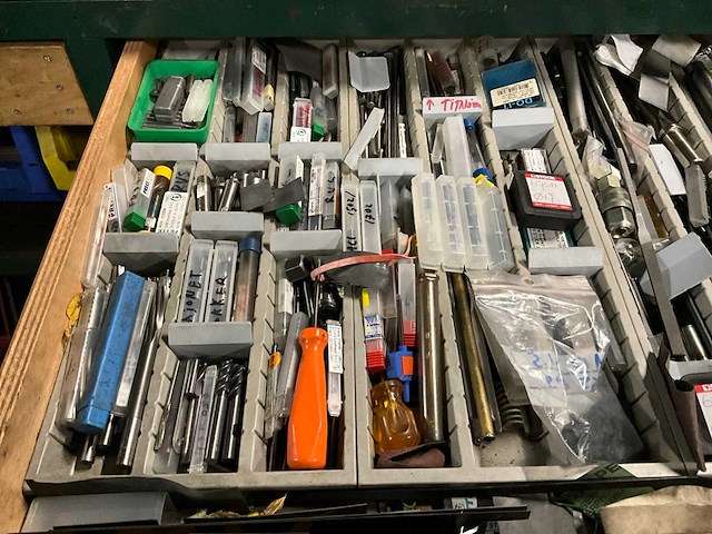 Werktafel met verlichting - afbeelding 3 van  17