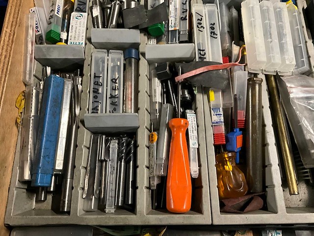 Werktafel met verlichting - afbeelding 4 van  17