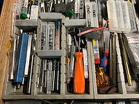 Werktafel met verlichting - afbeelding 4 van  17