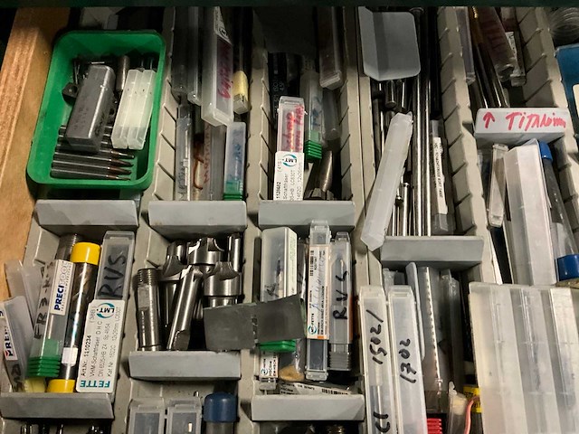 Werktafel met verlichting - afbeelding 5 van  17