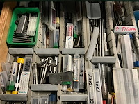 Werktafel met verlichting - afbeelding 5 van  17